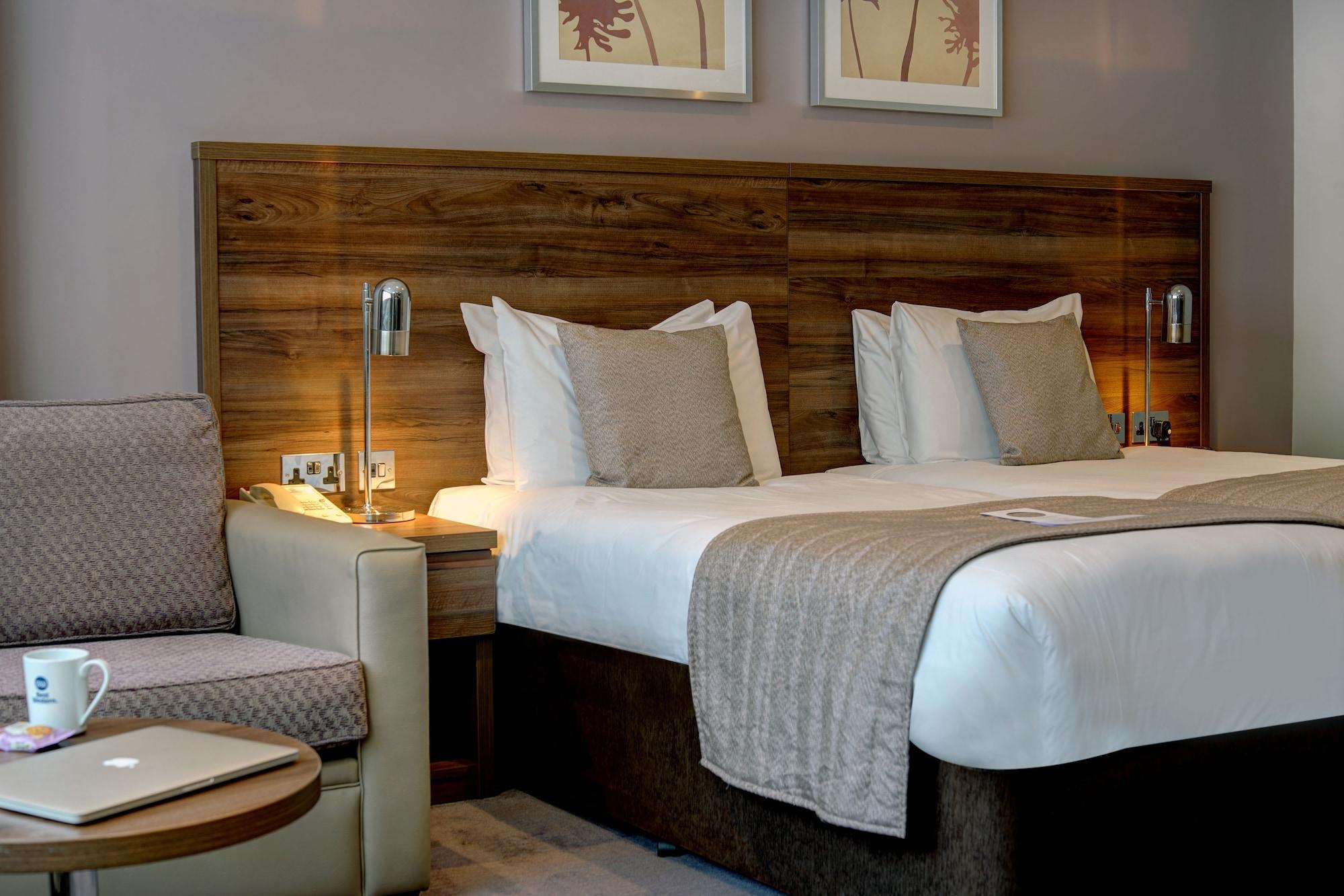 Best Western Ship Hotel Weybridge Extérieur photo