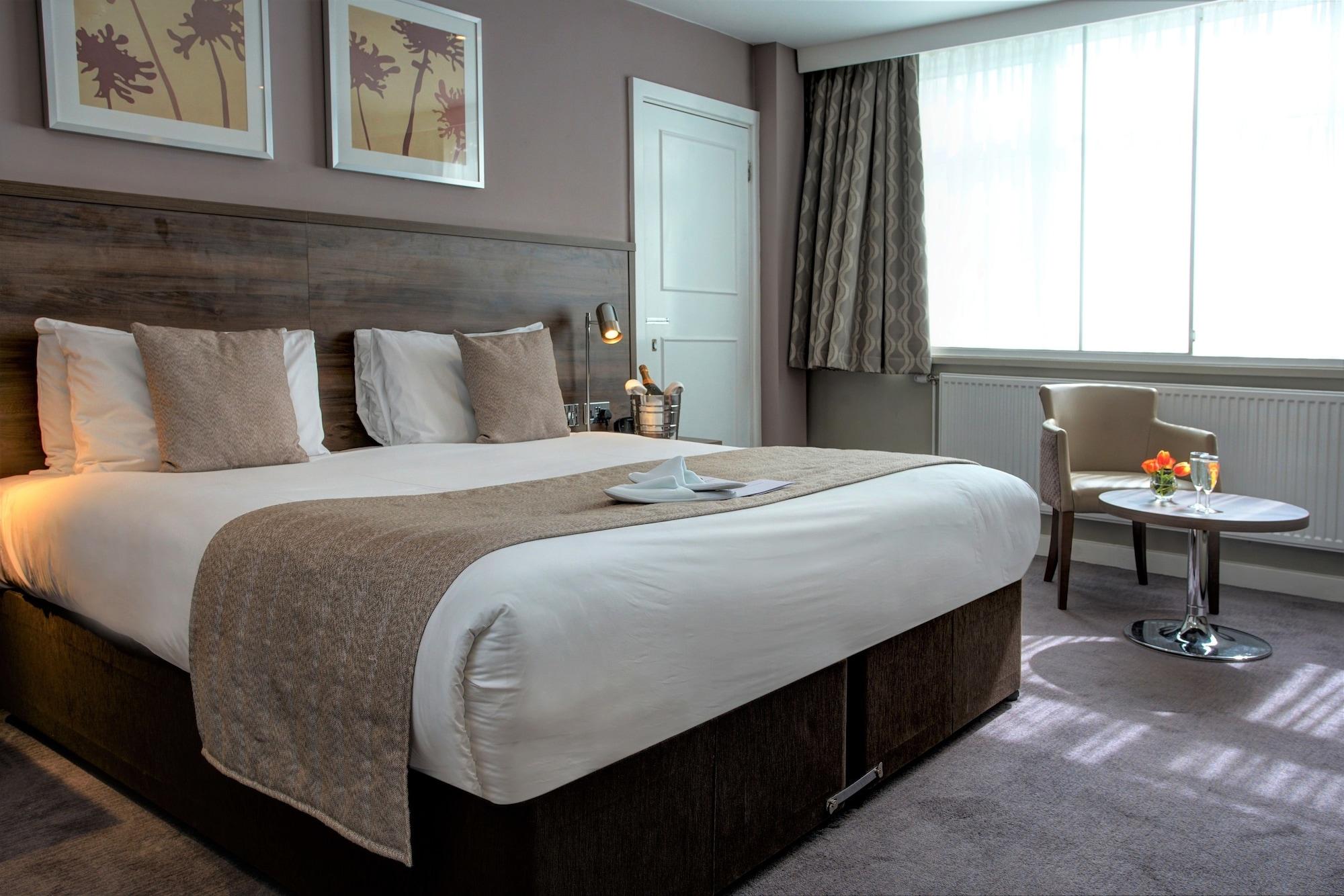 Best Western Ship Hotel Weybridge Extérieur photo