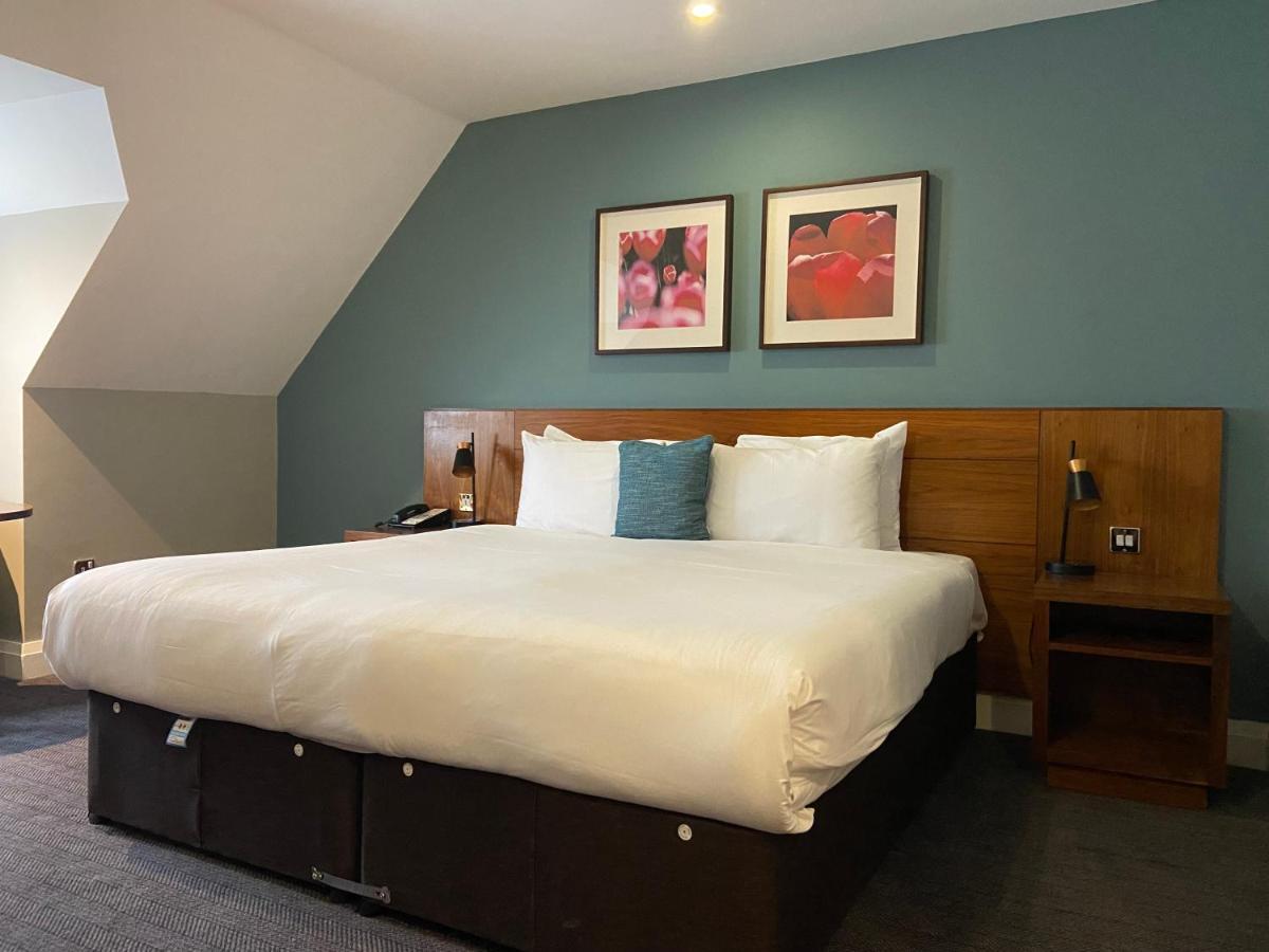 Best Western Ship Hotel Weybridge Extérieur photo
