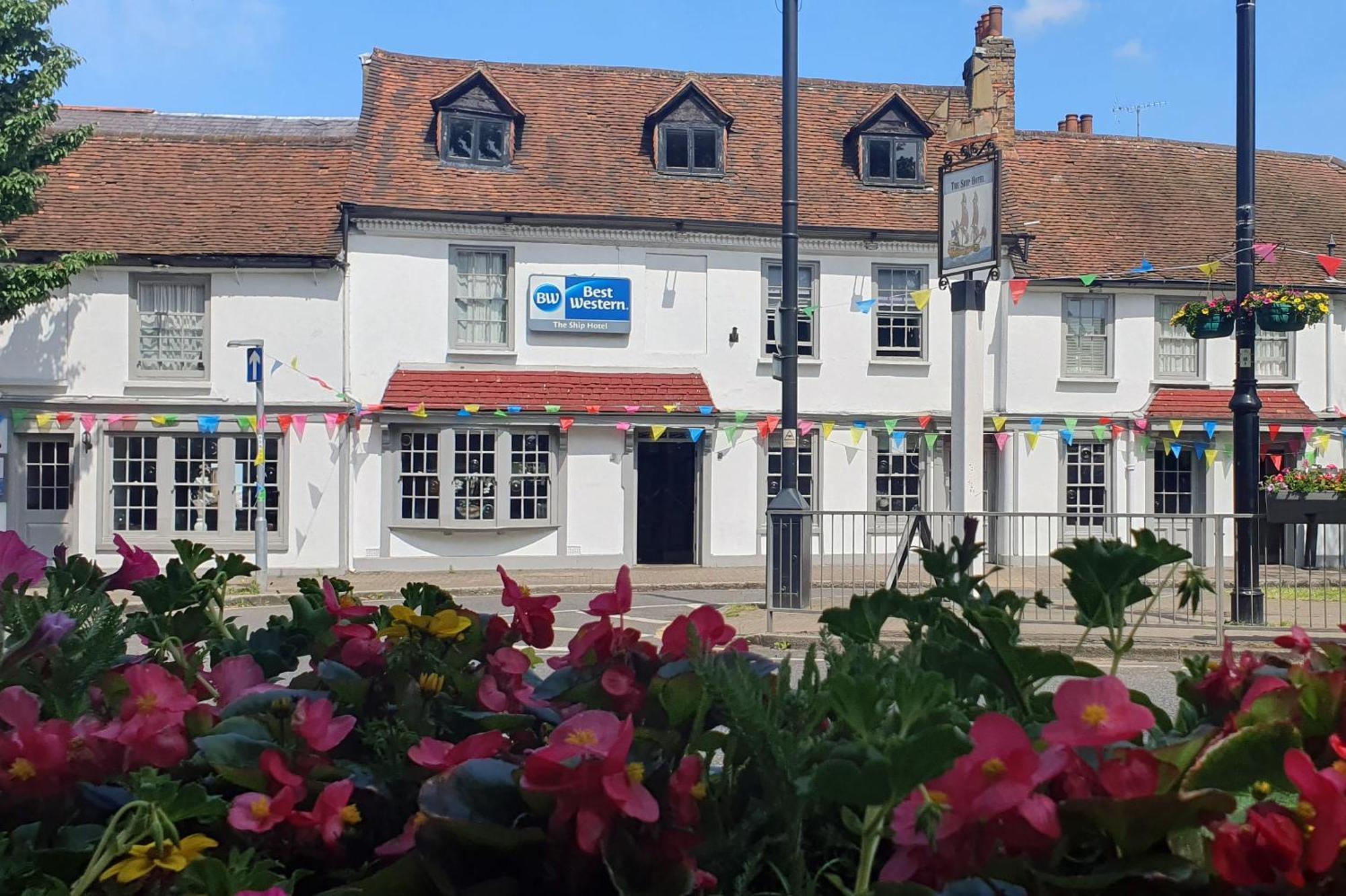Best Western Ship Hotel Weybridge Extérieur photo
