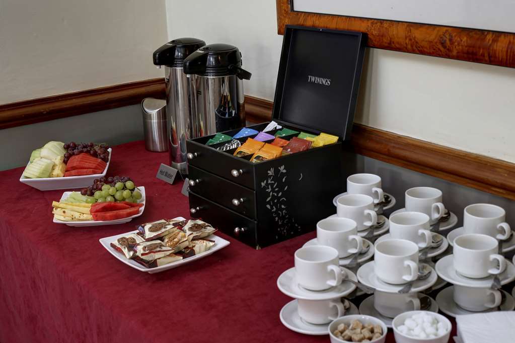 Best Western Ship Hotel Weybridge Extérieur photo