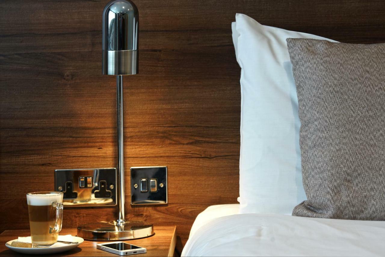 Best Western Ship Hotel Weybridge Extérieur photo